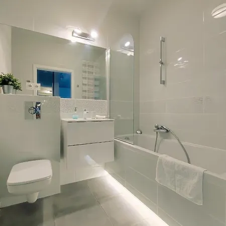 Branickiego 21 Close Medicover And Paley Otel Varşova